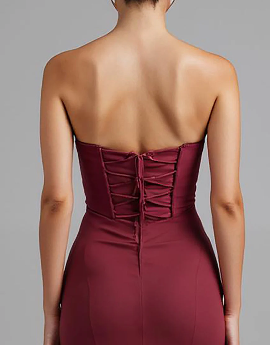 Robe de soirée sans bretelles en mousseline de soie rouge foncé Sirène High-Low – Image 5