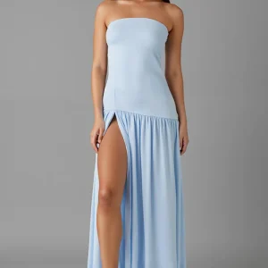 Robe de soirée trapèze bleu ciel sans bretelles avec fente