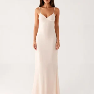 Robe de soirée fourreau à bretelles spaghetti ivoire