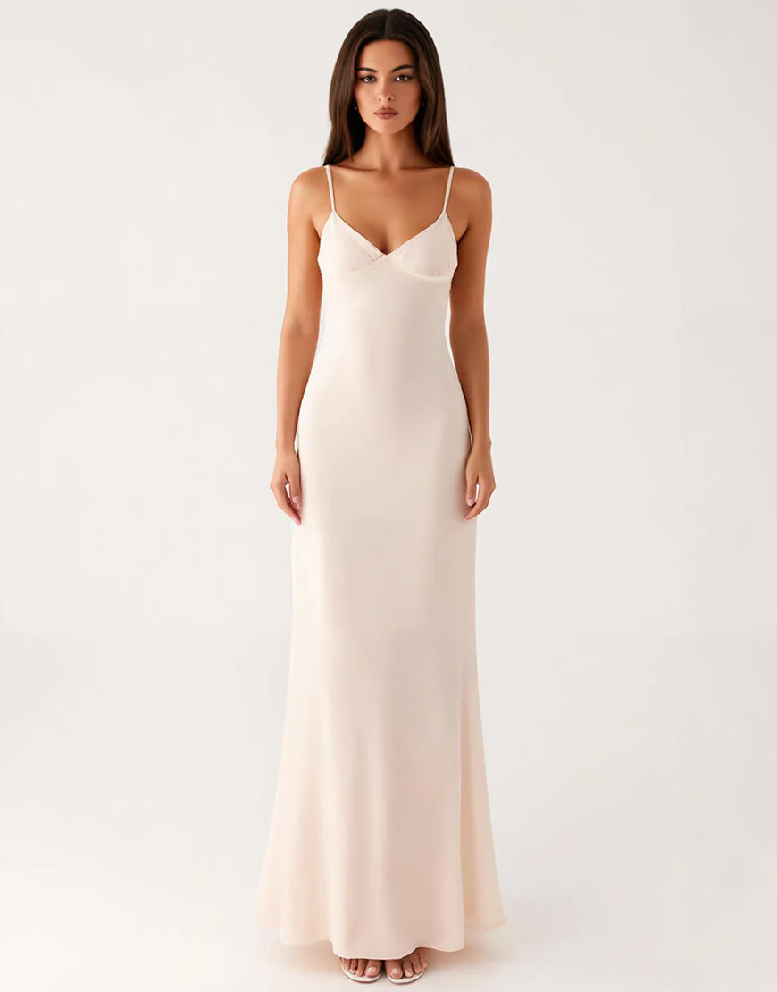 Robe de soirée fourreau à bretelles spaghetti ivoire