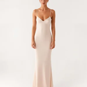 Robe de soirée fourreau à bretelles spaghetti abricot