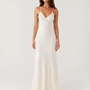 Robe de soirée fourreau à bretelles spaghetti ivoire