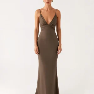 Robe formelle à bretelles spaghetti grises fourreau