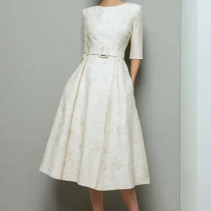 Robe mi-longue trapèze ivoire à appliques avec ceinture