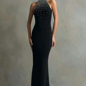 Robe formelle noire fourreau dos nu avec perles