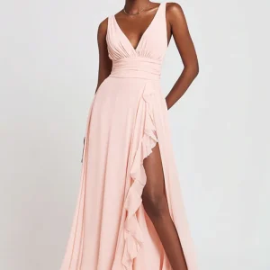 Robe longue rose à volants à col en V avec fente