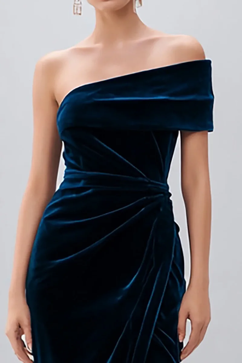 Robe semi-formelle en velours bleu marine à une épaule avec fente – Image 4