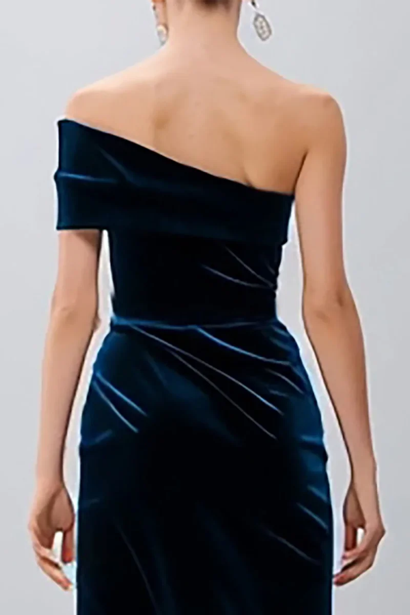 Robe semi-formelle en velours bleu marine à une épaule avec fente – Image 5