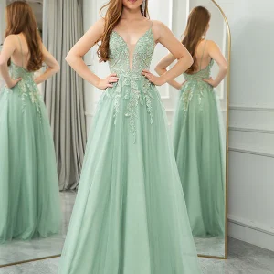 Robe longue de soirée en tulle avec appliques