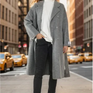 Manteau long croisé gris en laine mélangée avec ceinture