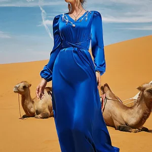 Robe à manches longues avec col en V et strass, bleu royal