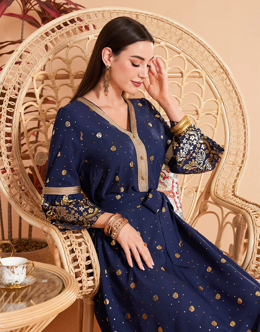 Robe caftan Abaya à manches longues et perles bleu foncé avec ceinture – Image 7