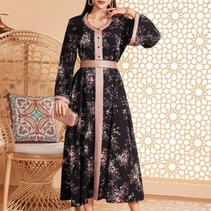 Caftan marocain ceinturé à manches longues et imprimé floral noir