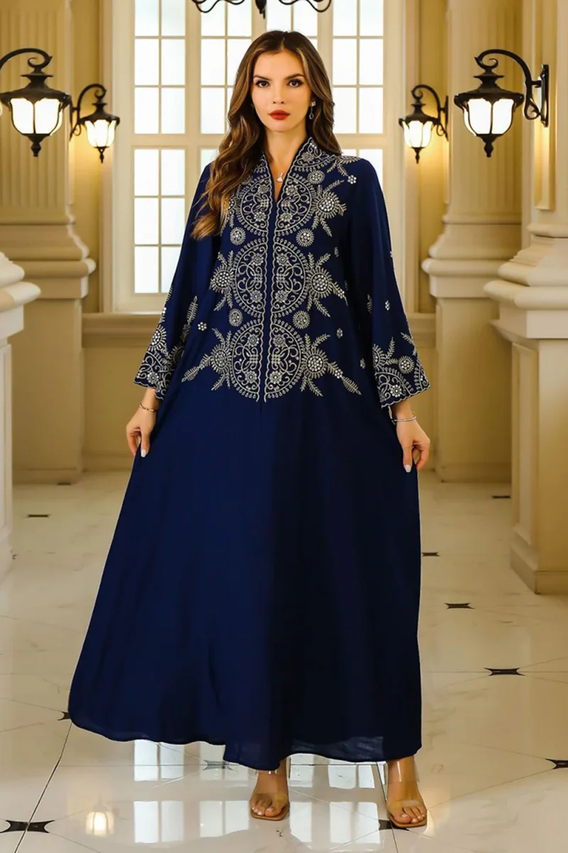 Robe caftan brodée bleu marine – Image 2