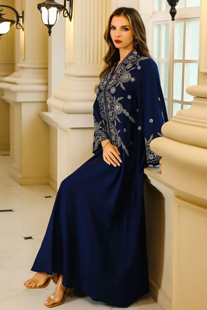 Robe caftan brodée bleu marine – Image 5