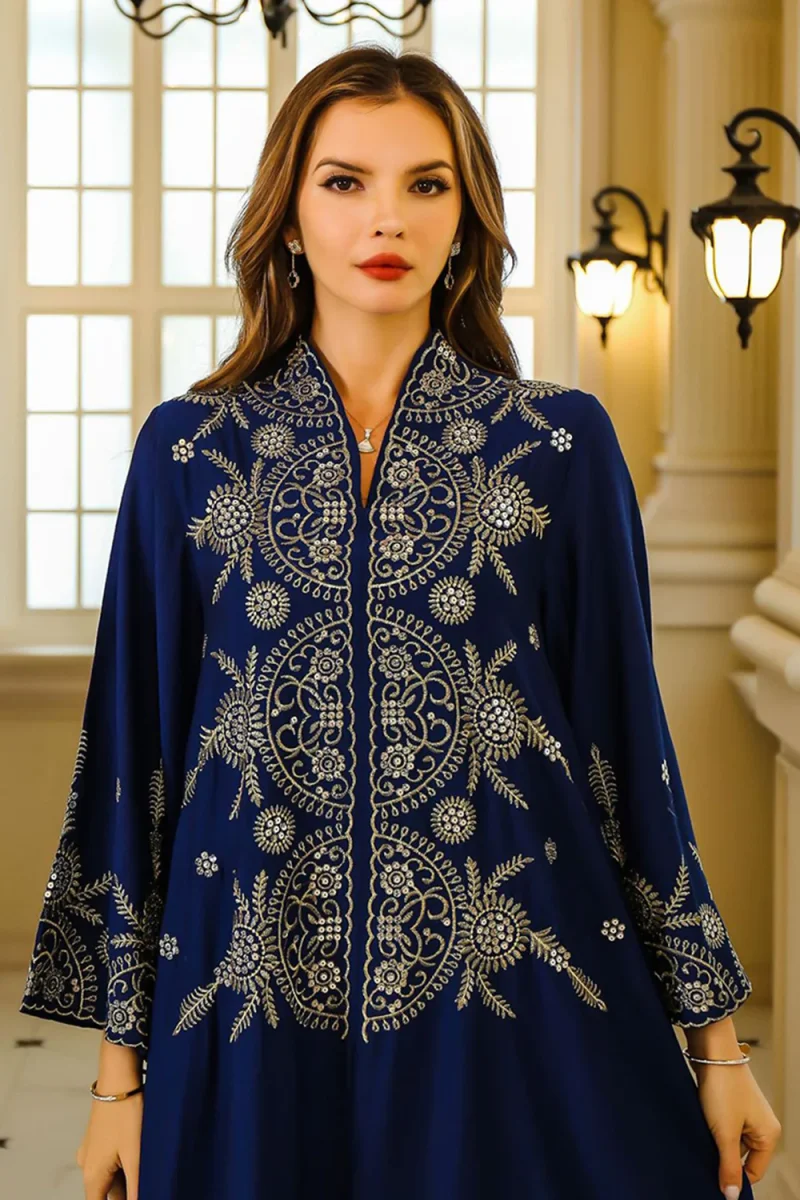 Robe caftan brodée bleu marine – Image 3