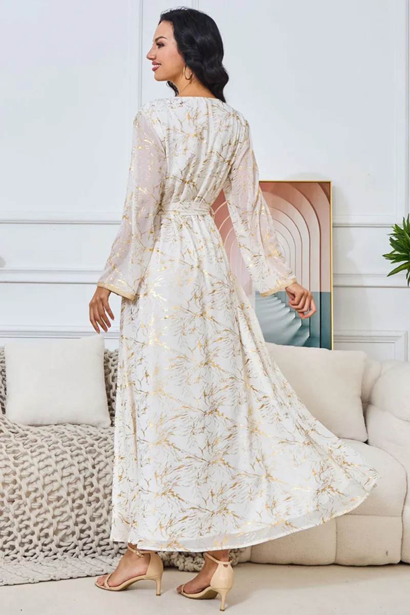 Robe caftan blanche imprimée à col en V – Image 3