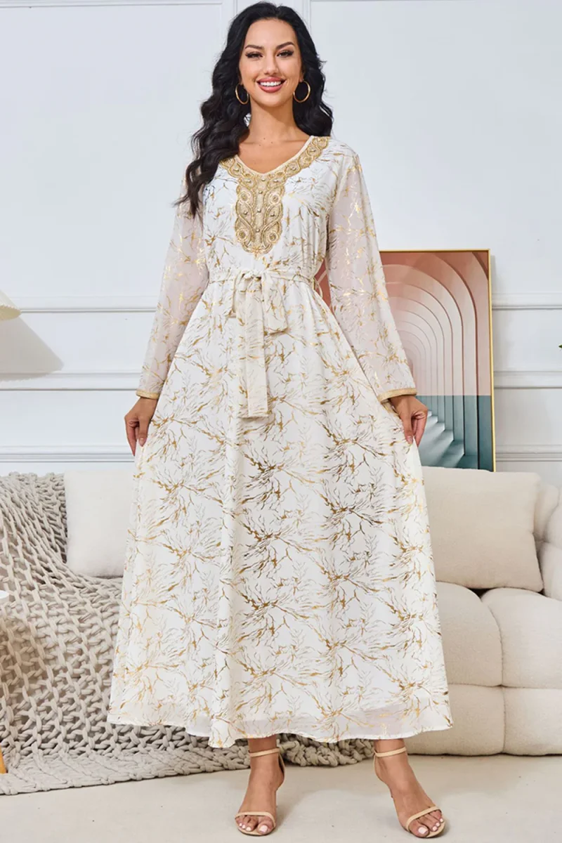 Robe caftan blanche imprimée à col en V – Image 5