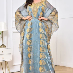 Robe caftan brodée gris-bleu à col rond