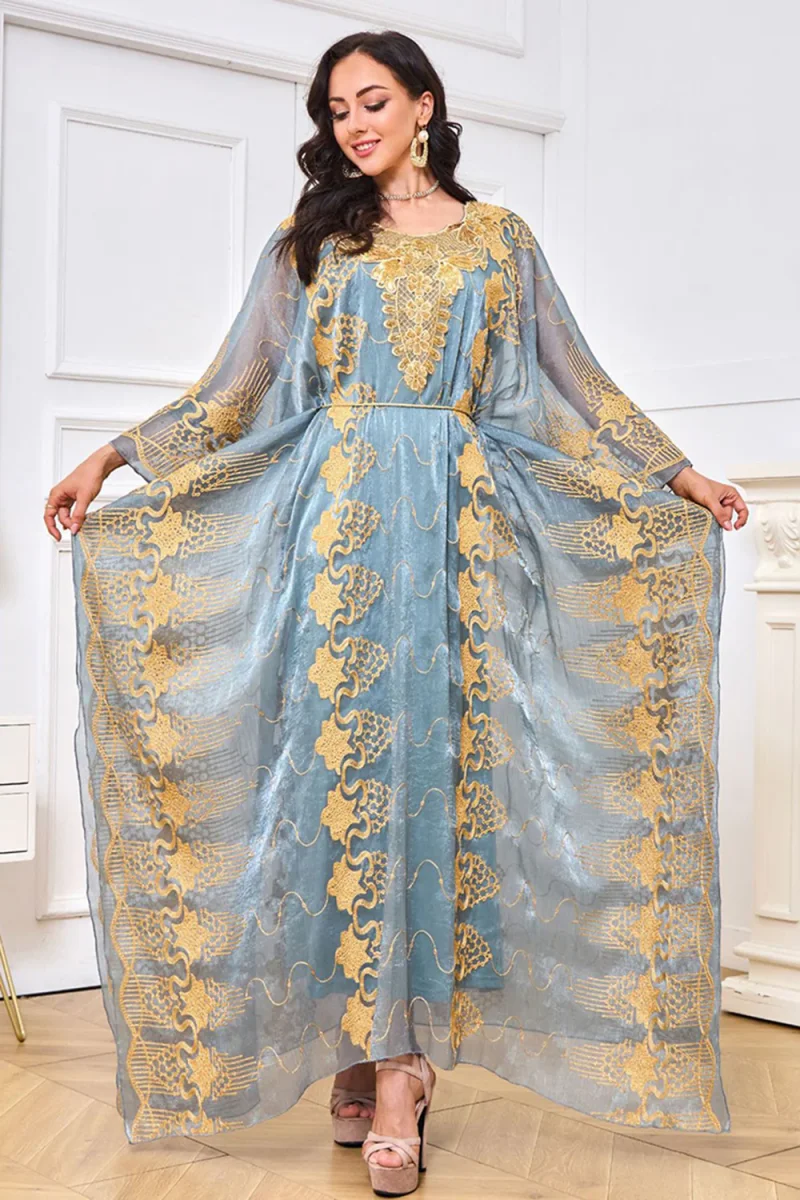 Robe caftan brodée gris-bleu à col rond – Image 6