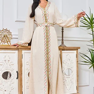 Robe caftan brodée abricot à col en V