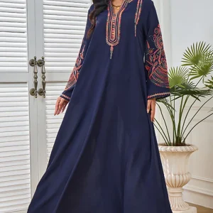 Robe caftan bleu marine avec broderie