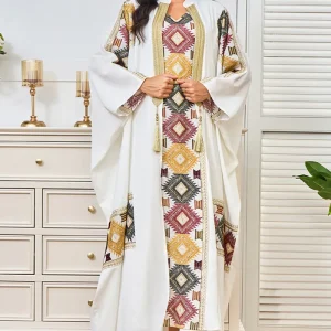 Robe caftan blanche brodée