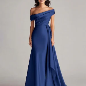 Robe de promenade longue, plissée, à une épaule, en style sirène de bleu marine foncé avec train chapelle élégant