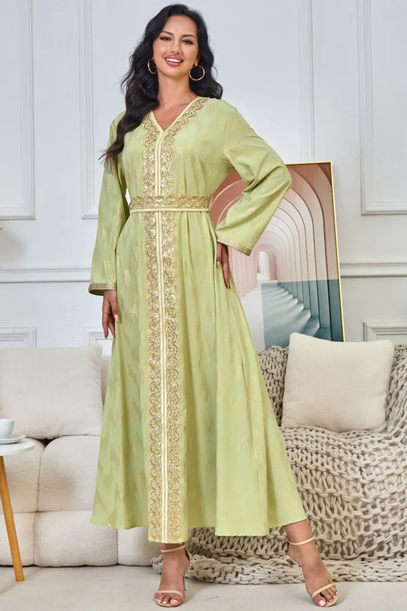 Robe caftan Verte brodée à col en V – Image 2