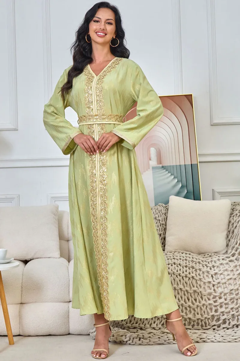 Robe caftan Verte brodée à col en V – Image 5