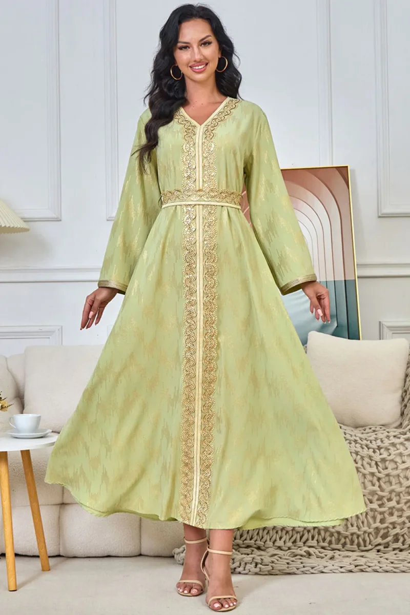 Robe caftan Verte brodée à col en V – Image 9