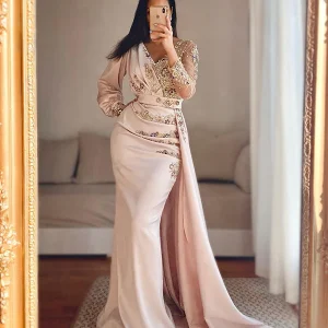 Robe de Soirée Brodée en Satin Rose Clair Sirène
