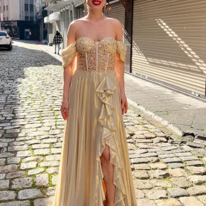 Robe De Soirée Longue Et Sans Bretelles En Champagne