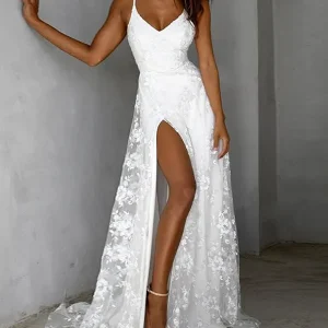 Elégante robe de mariage longue à bretelles spaghetti en dentelle