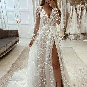 Robe de mariée à col en V et manches longues avec fente