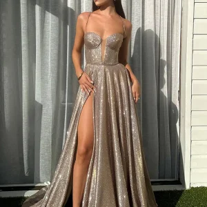 Robe longue de soirée avec bretelles en spaghetti et paillettes de champagne