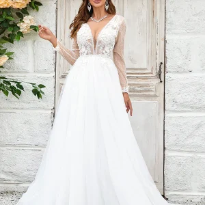 Robe de mariée en tulle ivoire avec traîne et dentelle