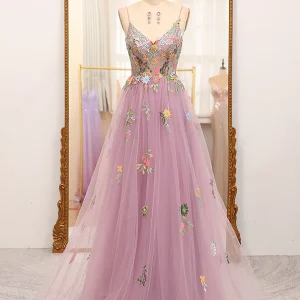 Robe longue de soirée en tulle perlé avec appliques