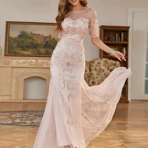 Robe de la mère de la mariée en perles gris-rose étincelant