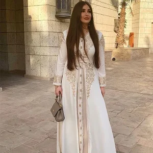 Blanc Caftan Marocain avec Broderie