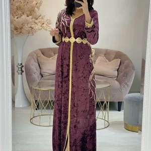Caftan Marocain en Velours Violet avec Broderie