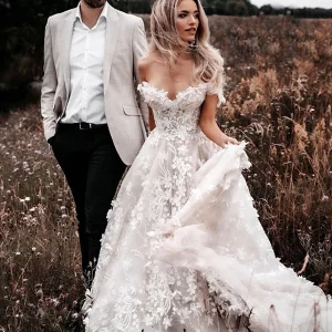 Robe de mariée boho en dentelle à épaules dénudées