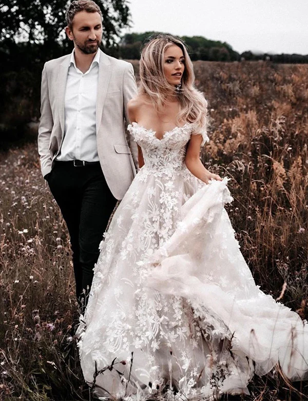 Robe de mariée boho en dentelle à épaules dénudées – Image 2